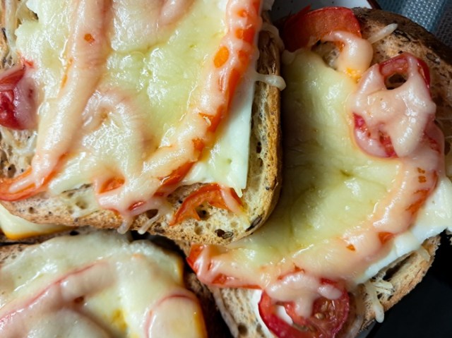 Lämpimiä voileipiä