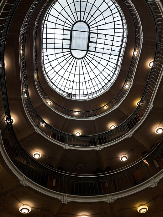 Kansalliskirjaston katto ja kerrokset