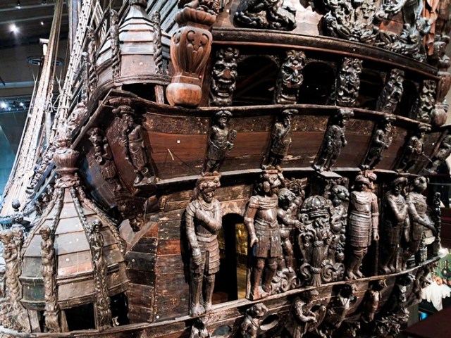 Puisen Vasa purjelaivan takaosan puuveistoksia.